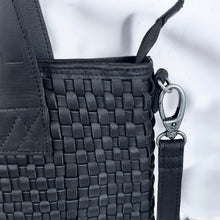 Afbeelding in Gallery-weergave laden, Totebag geweven (afval)leer - zwart