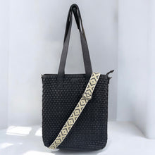 Afbeelding in Gallery-weergave laden, Totebag geweven (afval)leer - zwart