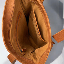 Afbeelding in Gallery-weergave laden, Totebag geweven (afval)leer - bruin