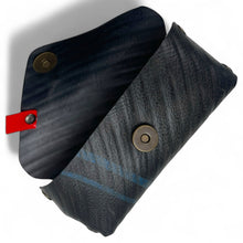 Afbeelding in Gallery-weergave laden, Brillenkoker Autoband Buitenbeentje