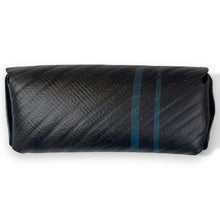 Afbeelding in Gallery-weergave laden, Brillenkoker Autoband Buitenbeentje