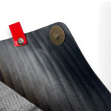 Afbeelding in Gallery-weergave laden, Brillenkoker Autoband Buitenbeentje