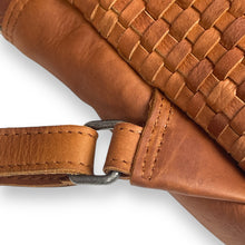 Afbeelding in Gallery-weergave laden, Rugzak van geweven (afval)leer