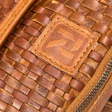 Afbeelding in Gallery-weergave laden, Rugzak van geweven (afval)leer