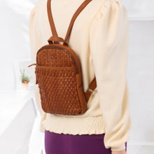 Afbeelding in Gallery-weergave laden, Rugzak van geweven (afval)leer