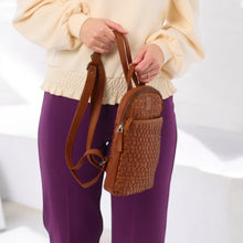 Afbeelding in Gallery-weergave laden, Rugzak van geweven (afval)leer