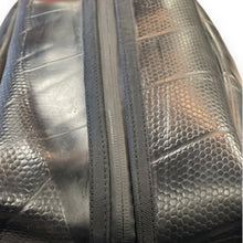 Afbeelding in Gallery-weergave laden, Toilettas Autoband Buitenbeentje