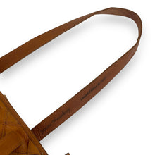 Afbeelding in Gallery-weergave laden, Totebag geweven (afval)leer - zwart