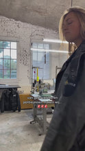 Video laden en afspelen in Gallery-weergave, Politie weekendtas leer