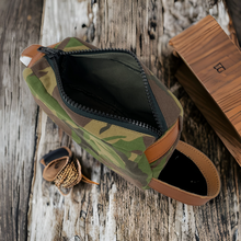 Afbeelding in Gallery-weergave laden, Defensie toilettas met naam