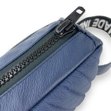 Afbeelding in Gallery-weergave laden, KMAR/politie limited edition toilettas blauw