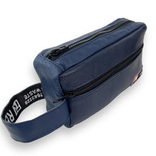 Afbeelding in Gallery-weergave laden, KMAR/politie limited edition toilettas blauw