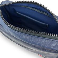 Afbeelding in Gallery-weergave laden, KMAR/politie limited edition toilettas blauw