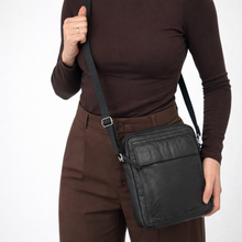 Afbeelding in Gallery-weergave laden, Politie Leren Everyday Bag
