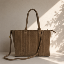Afbeelding in Gallery-weergave laden, The Everyday Suède Tote
