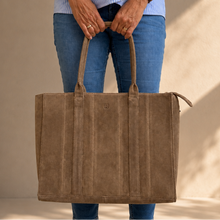 Afbeelding in Gallery-weergave laden, The Everyday Suède Tote
