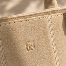 Afbeelding in Gallery-weergave laden, The Everyday Suède Tote
