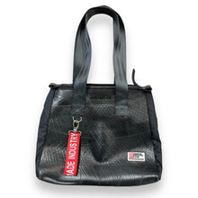 Afbeelding in Gallery-weergave laden, Tote bag autoband Buitenbeentje
